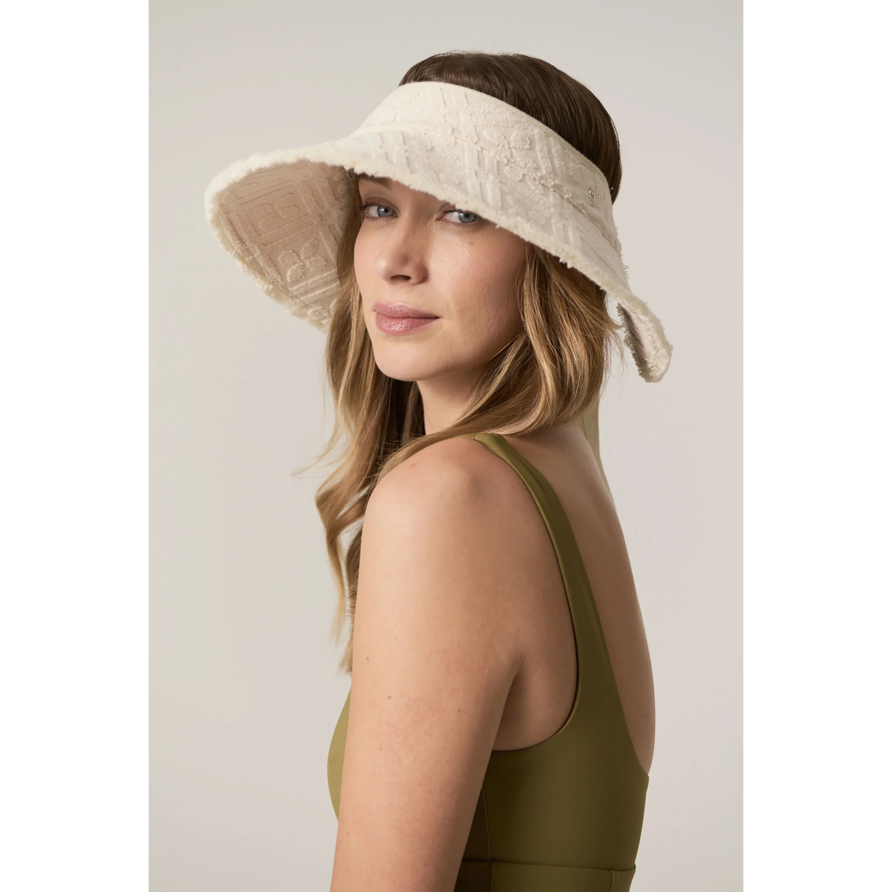 Carlota - Image 5